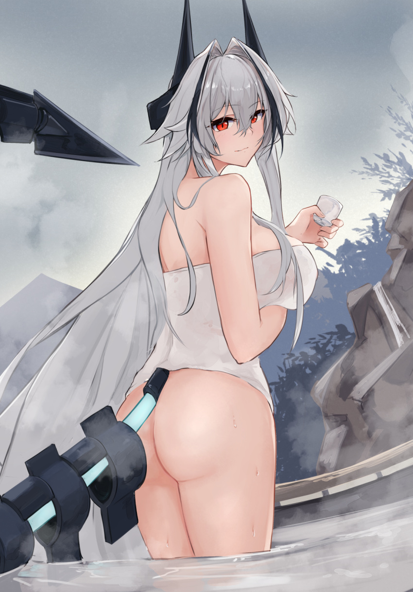 1girl alcohol ass azur_lane bare_shoulders black_horns blush breasts highres holding holding_towel horns kursk_(azur_lane) kursk_(lone_wolf_amid_the_steam)_(azur_lane) large_breasts light_smile long_hair marshall_k mechanical_tail multicolored_hair naked_towel official_alternate_costume onsen partially_submerged red_eyes sake solo tail towel very_long_hair white_hair