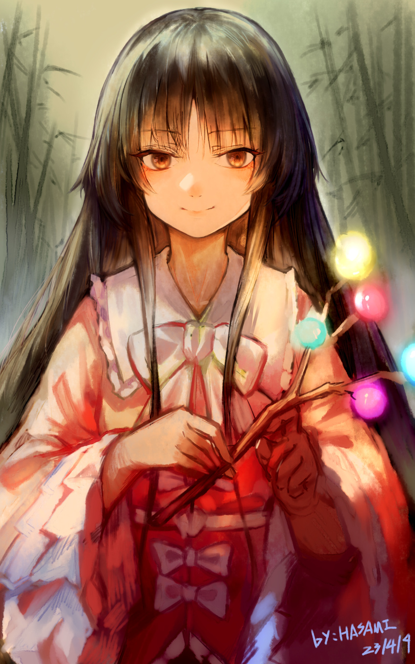 1girl absurdres black_hair bow branch brown_eyes closed_mouth dated highres holding holding_branch houraisan_kaguya hua_ha_jiazi jeweled_branch_of_hourai long_hair long_sleeves pink_shirt shirt sidelocks signature smile solo straight-on touhou white_bow wide_sleeves