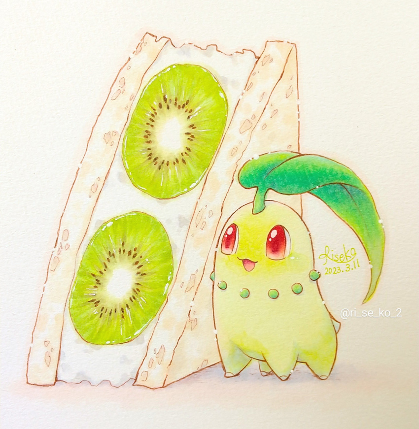 :3 :d artist_name chikorita commentary_request dated food fruit fruit_sandwich highres kiwi_(fruit) kiwi_slice leaf no_humans open_mouth pokemon pokemon_(creature) red_eyes riseko_(ri_se_ko_2) sandwich signature simple_background smile traditional_media twitter_username white_background