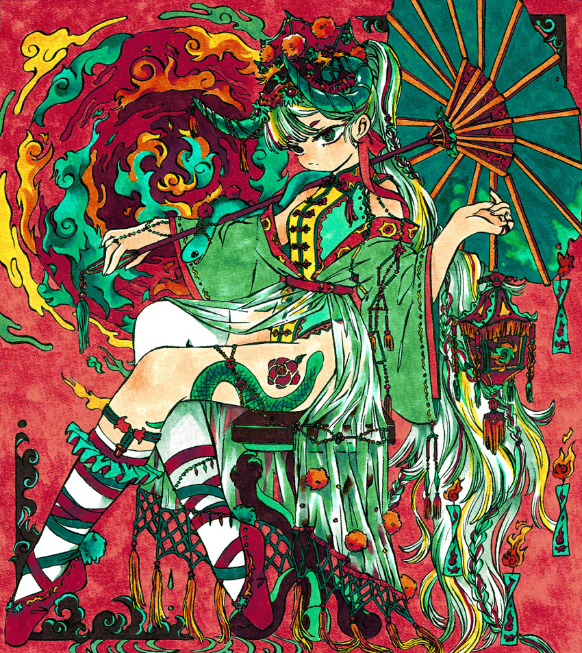 1girl asymmetrical_legwear ballet_slippers beads braid chinese_clothes closed_mouth commentary_request fire from_side full_body green_eyes green_hair green_kimono highres holding holding_lantern holding_umbrella horns japanese_clothes jewelry kimono lantern leg_tattoo legwear_garter leotard long_hair marker_(medium) multicolored_hair multiple_braids northeast_mountain off_shoulder oil-paper_umbrella original plantar_flexion pom_pom_(clothes) ponytail red_background single_thighhigh sitting snake snake_tattoo solo split_mouth stool streaked_hair talisman tassel tattoo thighhighs traditional_media umbrella uneven_legwear very_long_hair whorled_clouds wide_sleeves