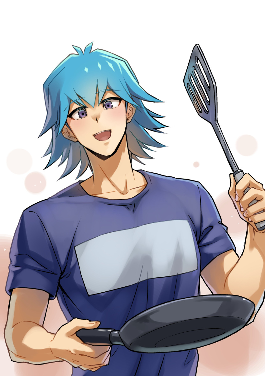 1boy absurdres blue_hair blue_shirt bruno_(yu-gi-oh!) facing_viewer hand_up highres holding holding_pan holding_spatula looking_at_viewer male_focus open_mouth purple_eyes shirt short_hair simple_background smile solo spatula standing t-shirt upper_body youko-shima yu-gi-oh! yu-gi-oh!_5d's