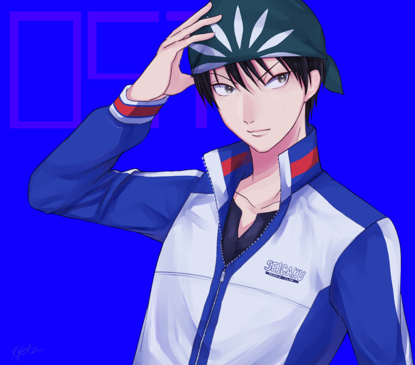 1boy 8ryo_ta absurdres bandana black_hair blue_background collarbone grey_eyes hand_up highres jacket kaido_kaoru long_sleeves male_focus short_hair simple_background solo tennis_no_ouji-sama upper_body zipper