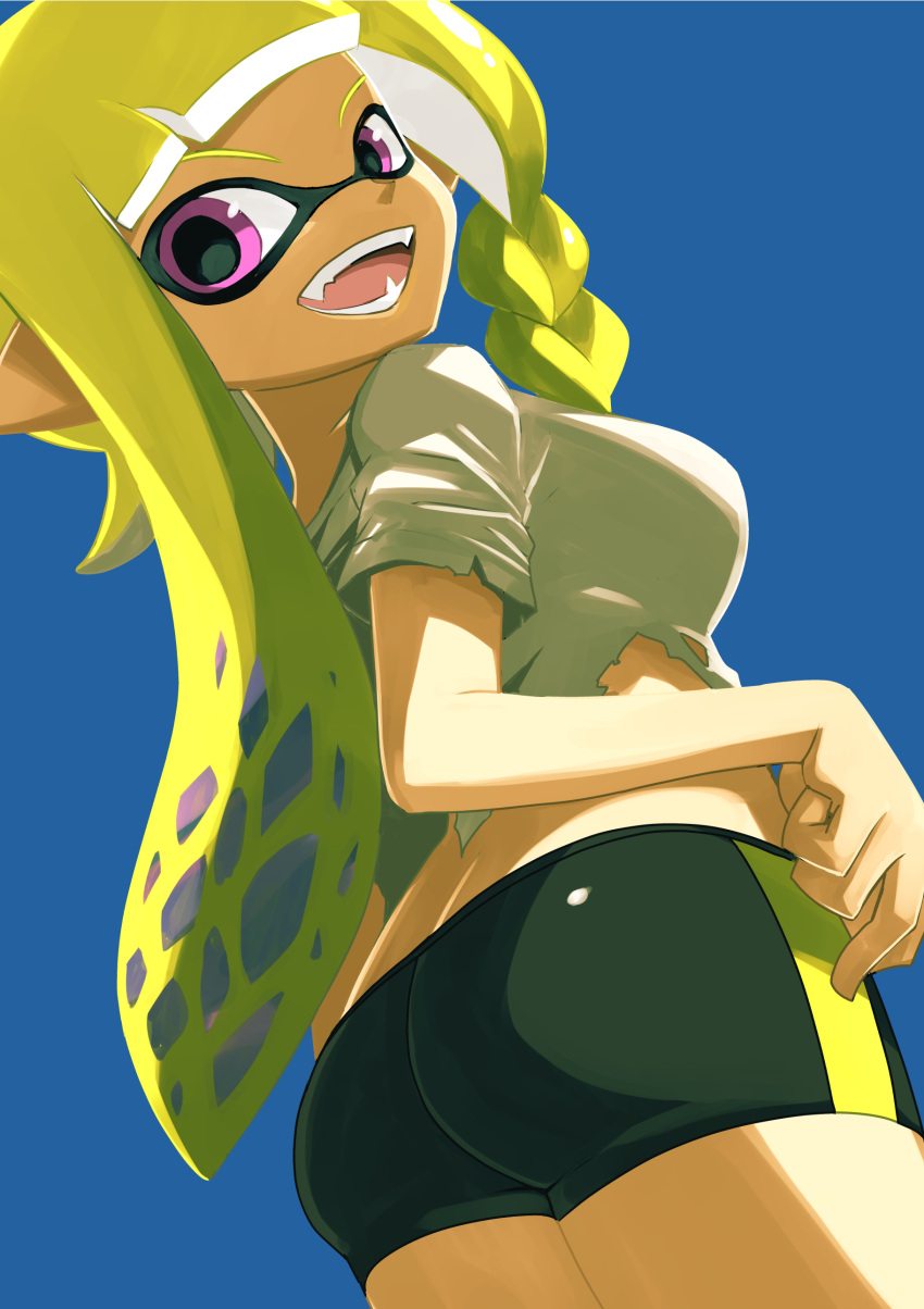 1girl :d absurdres ass asymmetrical_hair bike_shorts black_shorts blonde_hair blue_background braid breasts butt_crack cowboy_shot fangs highres inkling inkling_girl legs_together long_hair medium_breasts muramasa_mikado open_mouth pink_eyes pointy_ears shirt shorts simple_background single_vertical_stripe smile solo splatoon_(series) splatoon_3 standing teeth tentacle_hair torn_clothes torn_shirt torn_sleeves very_long_hair white_shirt