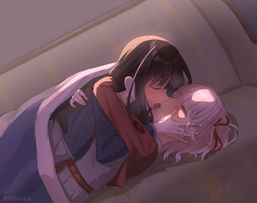 2girls absurdres black_hair blanket blonde_hair couch french_kiss hair_between_eyes hair_ornament hair_ribbon hand_on_another's_face highres inoue_takina kiss linhcoris long_hair lycoris_recoil lycoris_uniform lying multiple_girls nishikigi_chisato on_couch red_headwear red_ribbon ribbon saliva short_hair tongue under_covers yuri