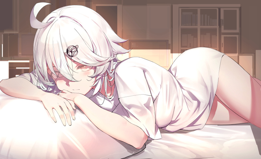 1girl absurdres ahoge blush hair_between_eyes hair_ornament hairclip highres long_shirt looking_at_viewer lying nametarou_(meron) on_bed original shirt short_hair short_sleeves solo thighs white_hair white_shirt