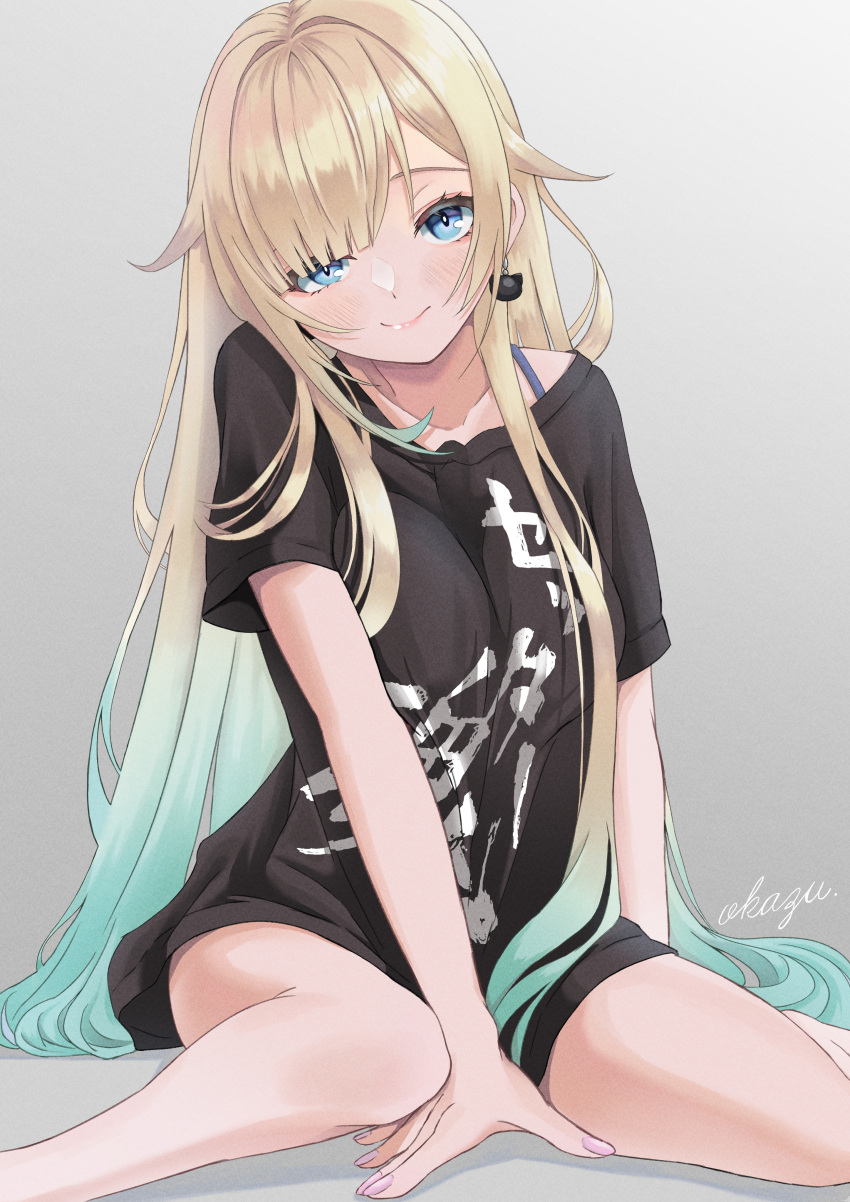 1girl absurdres aizawa_ema aqua_hair artist_name black_shirt blonde_hair blue_eyes breasts breasts_squeezed_together cat_earrings clothes_writing gradient_background gradient_hair hair_flaps hair_over_one_eye head_tilt highres large_breasts long_hair looking_at_viewer multicolored_hair mussan nail_polish shirt short_sleeves sitting smile solo t-shirt very_long_hair virtual_youtuber vspo! wariza
