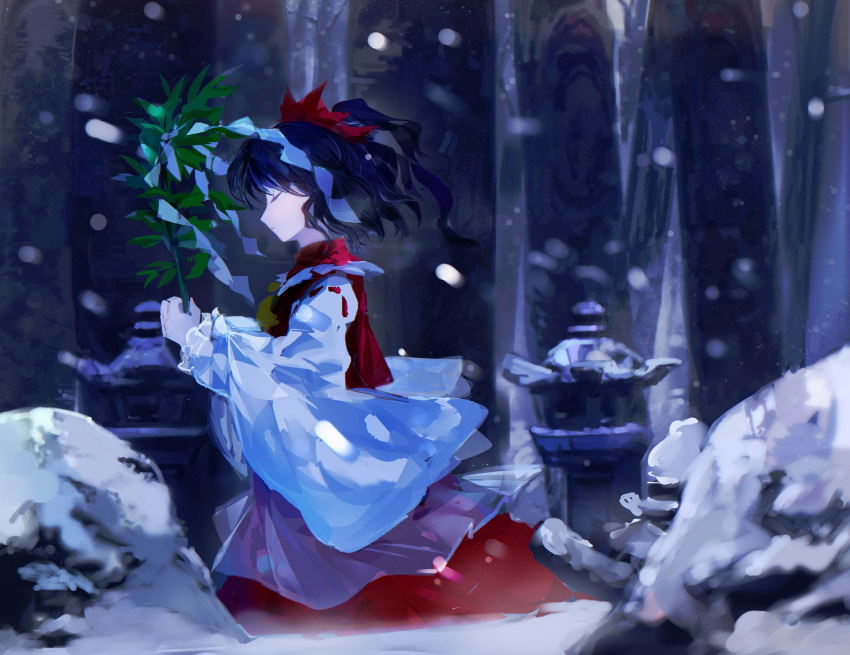 1girl black_hair chamaruk closed_eyes closed_mouth detached_sleeves from_side hakurei_reimu highres japanese_clothes nontraditional_miko outdoors perfect_cherry_blossom profile red_skirt short_hair skirt snow solo stone_lantern touhou white_sleeves wide_sleeves