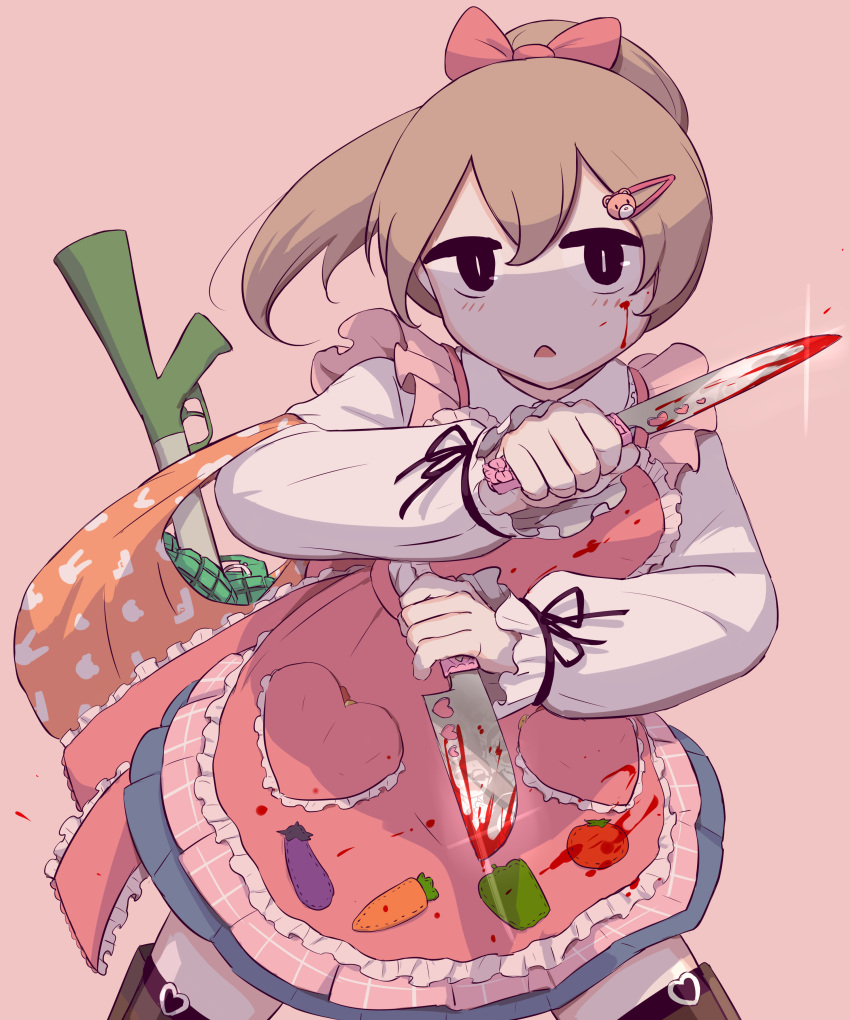 1girl absurdres apron avogado6 bag bell_pepper black_eyes black_thighhighs blood blood_on_clothes blood_on_face blood_on_knife bow brown_hair carrot commentary cowboy_shot dagger dual_wielding eggplant frilled_apron frills grocery_bag hair_bow highres holding holding_knife kawaii_girl_(avogado6) kitchen_knife knife long_sleeves looking_at_viewer original pink_apron pink_background pink_bow pink_theme pocket ponytail shirt shopping_bag short_ponytail simple_background solo spring_onion thighhighs tomato vegetable_print weapon white_shirt