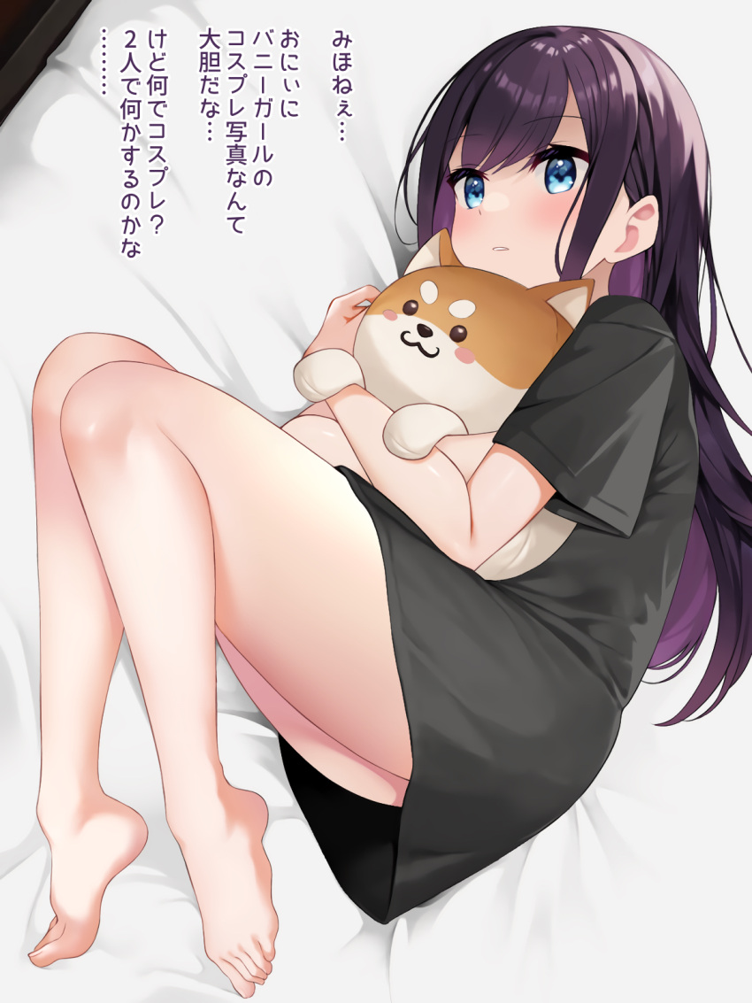 1girl bare_legs barefoot bed_sheet black_shirt blue_eyes blush eyelashes feet from_above full_body highres holding knees_together_feet_apart legs long_hair object_hug original oversized_clothes oversized_shirt parted_bangs parted_lips purple_hair sabi1234 shirt short_sleeves sidelocks solo stuffed_animal stuffed_dog stuffed_toy swept_bangs thighs toenails toes translation_request