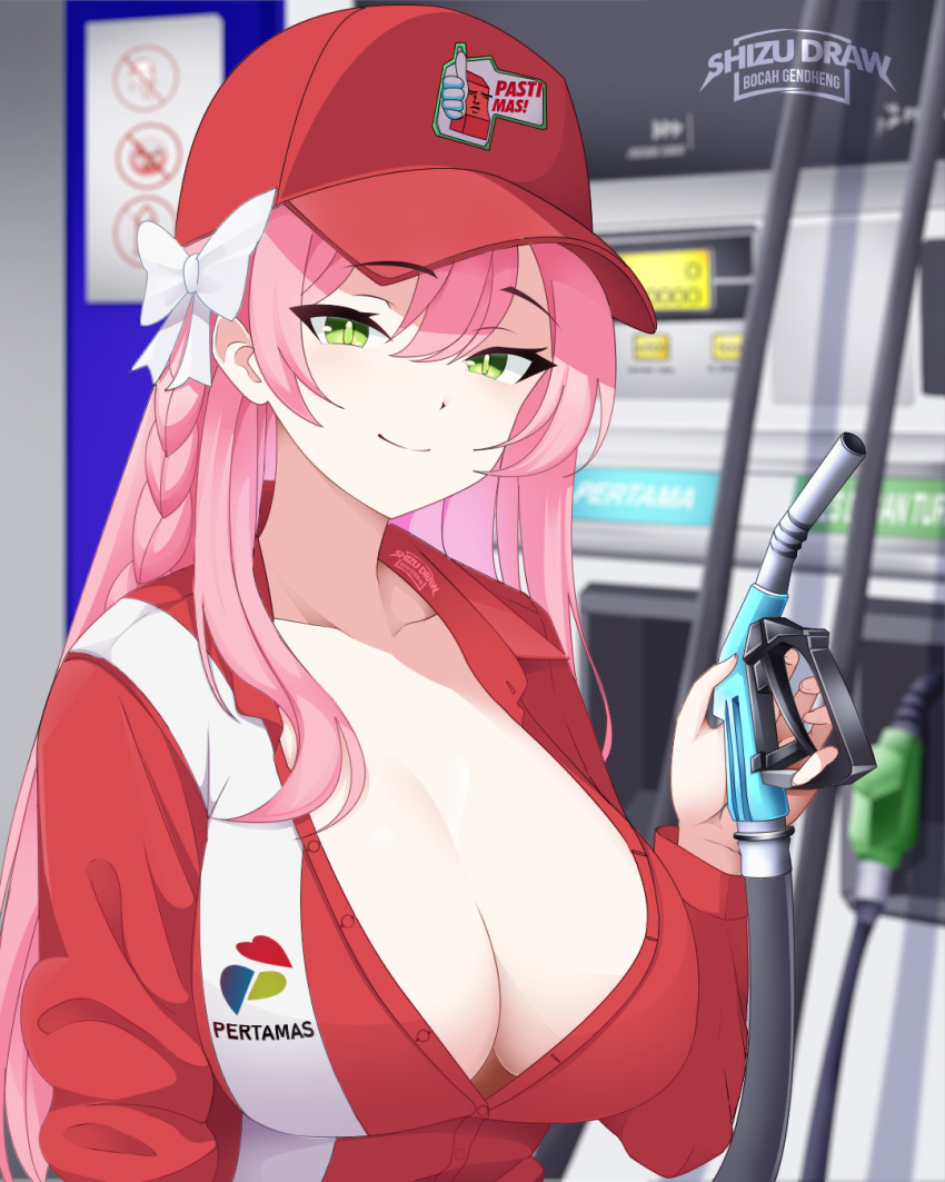 1girl ahoge alternate_costume baseball_cap blue_archive blurry bow braid brand_name_imitation breasts cleavage collarbone commentary depth_of_field english_commentary gas_station green_eyes hair_between_eyes hair_bow hair_ribbon hanako_(blue_archive) hat highres holding holding_hose hose indonesia large_breasts long_hair long_sleeves looking_at_viewer pink_hair ribbon shizudraw sidelocks single_braid smile solo store_clerk