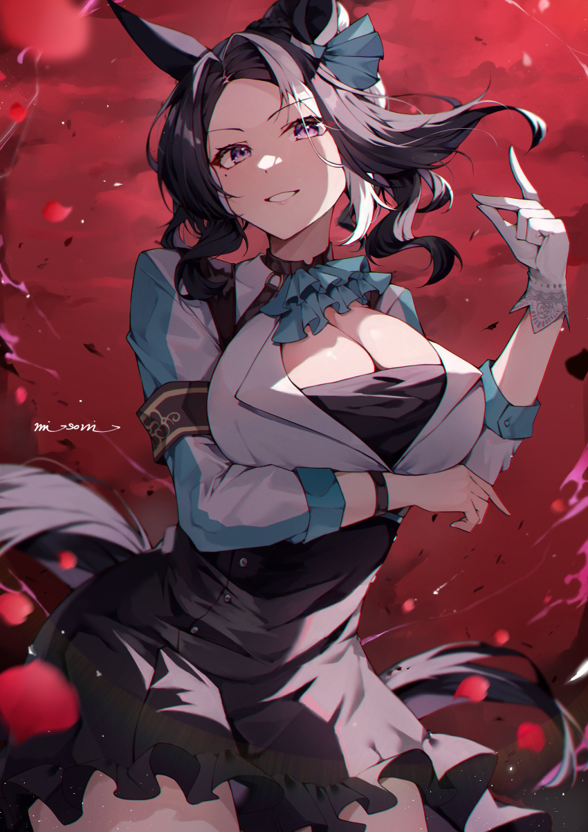 1girl absurdres animal_ears ascot blue_ascot cleavage_cutout clothing_cutout cowboy_shot gloves highres horse_ears horse_girl horse_tail lace-trimmed_gloves lace_trim mejiro_ramonu_(umamusume) misoni_(mi_so_ni_t) mole mole_under_eye multicolored_hair purple_eyes red_background single_glove smile solo tail two-tone_hair umamusume white_gloves