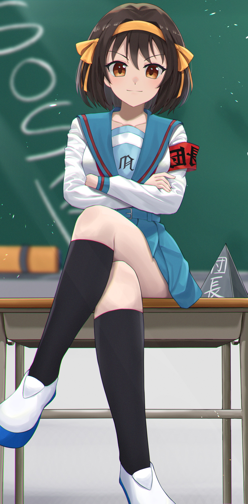 1girl absurdres black_socks blue_sailor_collar blue_skirt bob_cut breasts brown_eyes brown_hair chalkboard closed_mouth commentary_request crossed_arms crossed_legs desk hair_ribbon hairband highres indoors kita_high_school_uniform kneehighs long_sleeves looking_at_viewer medium_hair red_ribbon ribbon sailor_collar school_desk school_uniform serafuku shoes sitting skirt smile socks solo suzumiya_haruhi suzumiya_haruhi_no_yuuutsu uwabaki white_footwear winter_uniform yaki_tai yellow_hairband yellow_ribbon