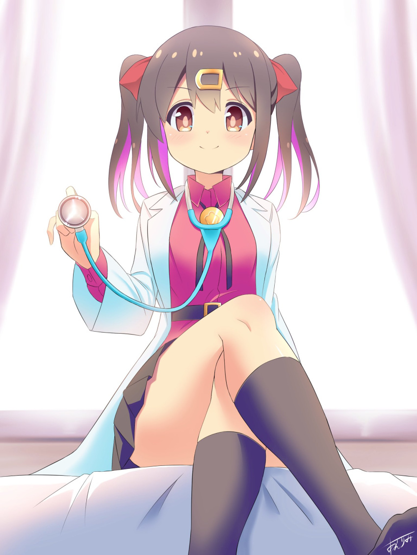 1girl belt black_hair black_skirt black_socks bolo_tie brown_eyes commentary crossed_legs hair_between_eyes hair_ornament hair_ribbon hairclip highres indoors kneehighs labcoat long_hair long_sleeves looking_at_viewer multicolored_hair no_shoes onii-chan_wa_oshimai! oyama_mihari purple_hair red_ribbon red_shirt ribbon shirt signature sitting skirt smile socks solo stethoscope twintails two-tone_hair unlimi_neko