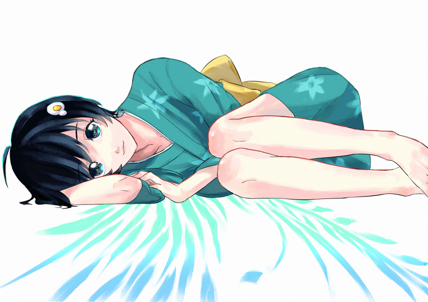 1girl absurdres ahoge alternate_eye_color aqua_eyes aqua_kimono araragi_tsukihi arm_pillow barefoot bed_sheet black_hair collarbone commentary curled_up egg_hair_ornament eyelashes floral_print food-themed_hair_ornament fried_egg hair_ornament hand_on_own_elbow highres japanese_clothes kimono knees_up light_smile looking_at_viewer lying monogatari_(series) obi on_side sash short_hair short_kimono smile solo swept_bangs takamiya2222 white_background yellow_sash