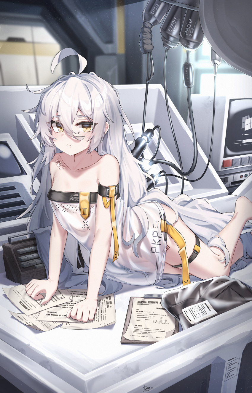 1girl absurdres barefoot di_le_to flat_chest girls'_frontline hair_between_eyes highres laboratory leg_belt long_hair pkp_(girls'_frontline) white_hair yellow_eyes