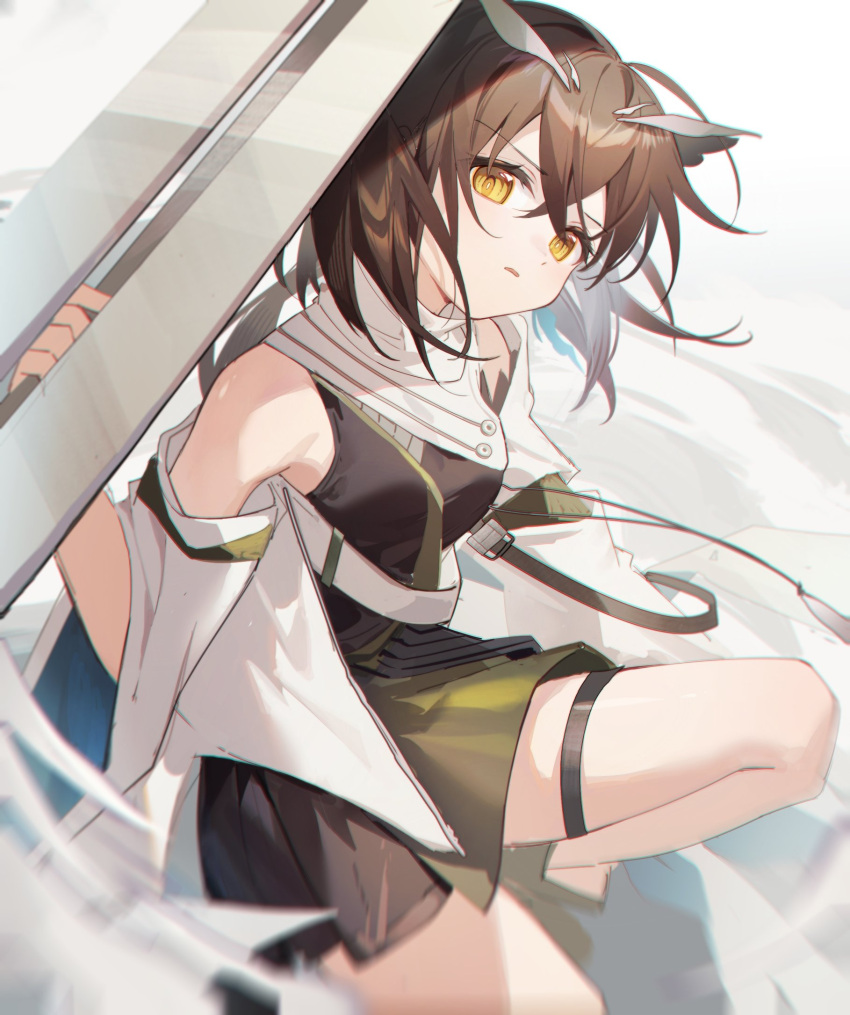 1girl arknights bare_shoulders black_shirt black_skirt brown_hair highres medium_hair shirt silence_(arknights) silence_the_paradigmatic_(arknights) skirt solo thigh_strap thighs yellow_eyes yunweishukuang