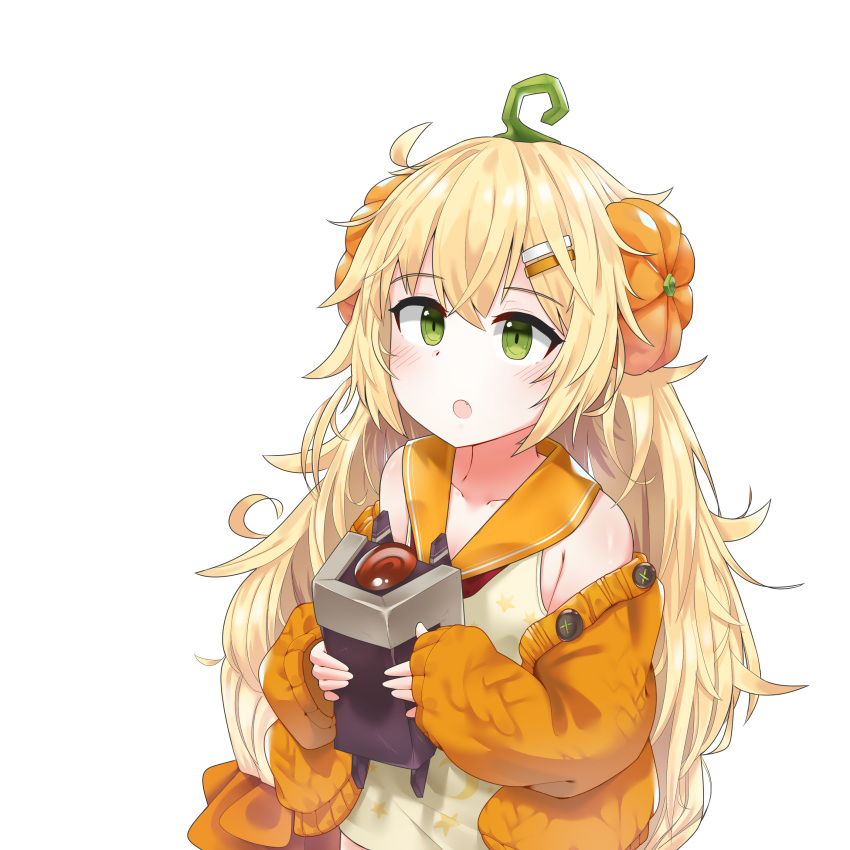 1girl absurdres blonde_hair commentary di_le_to dinergate_(girls'_frontline) dress english_commentary fang female_child food-themed_hair_ornament girls'_frontline green_eyes hair_ornament hairclip highres holding long_hair messy_hair off_shoulder official_alternate_costume open_mouth orange_sailor_collar orange_sweater pumpkin_hair_ornament s.a.t.8_(girls'_frontline) s.a.t.8_(pumpkin_skewers)_(girls'_frontline) sailor_collar simple_background sleeveless sleeveless_dress sleeves_past_wrists solo sweater upper_body very_long_hair white_background yellow_dress