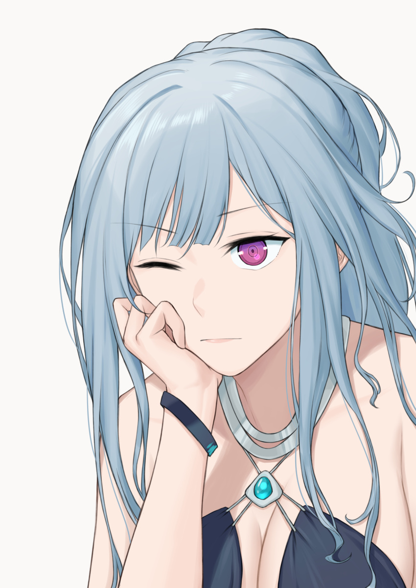 1girl absurdres ak-12_(girls'_frontline) ak-12_(quiet_azure)_(girls'_frontline) bare_shoulders bracelet breasts chinese_commentary cleavage close-up closed_mouth commentary_request girls'_frontline grey_hair halterneck hand_on_own_face highres jewelry large_breasts long_hair necklace official_alternate_costume one_eye_closed pink_eyes ponytail simobulanka simple_background sleeveless solo white_background