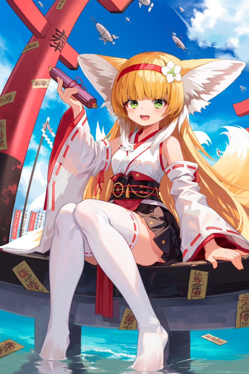 1girl :d absurdres animal_ears arknights bare_shoulders black_skirt blonde_hair blue_sky blush breasts cloud commentary_request day detached_sleeves flower fox_ears fox_girl fox_tail green_eyes hair_flower hair_ornament hairband hand_up highres holding japanese_clothes kimono kitsune long_hair long_sleeves looking_at_viewer multicolored_hair no_shoes obi outdoors pleated_skirt red_hairband ribbon-trimmed_sleeves ribbon_trim sash skirt sky sleeveless sleeveless_kimono small_breasts smile solo suzuran_(arknights) tail thighhighs torii two-tone_hair very_long_hair white_flower white_hair white_kimono white_sleeves white_thighhighs wide_sleeves zhengqi_zhizi_sg