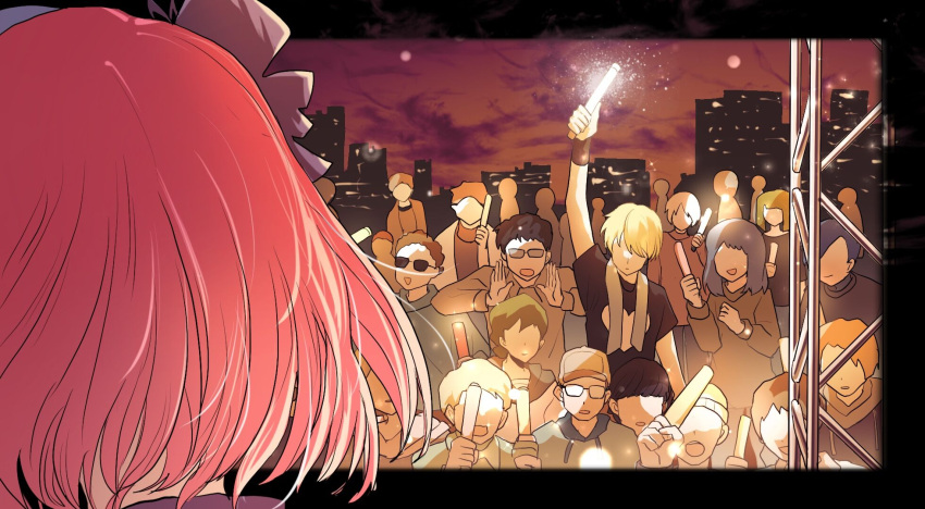 1boy 1girl akirarec arima_kana audience baseball_cap black_border black_headwear black_shirt blonde_hair border chinese_commentary close-up commentary_request from_behind glowstick hat heart heart_print highres holding_glowstick hoshino_aquamarine medium_hair mini_hat mini_top_hat open_mouth oshi_no_ko people red_hair shirt short_hair silhouette sky skyline sunglasses top_hat truss