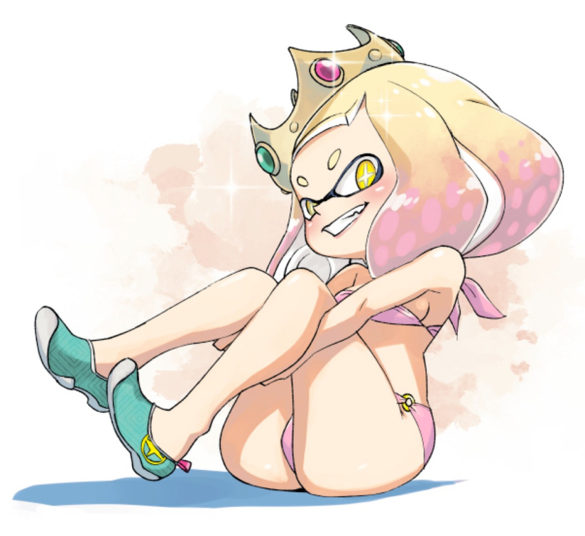 1girl ass bikini cross-shaped_pupils crown holding_legs muramasa_mikado o-ring o-ring_bikini o-ring_bottom pearl_(splatoon) pink_bikini shoes short_hair simple_background sitting smile solo splatoon_(series) strapless strapless_bikini swimsuit symbol-shaped_pupils tentacle_hair yellow_eyes