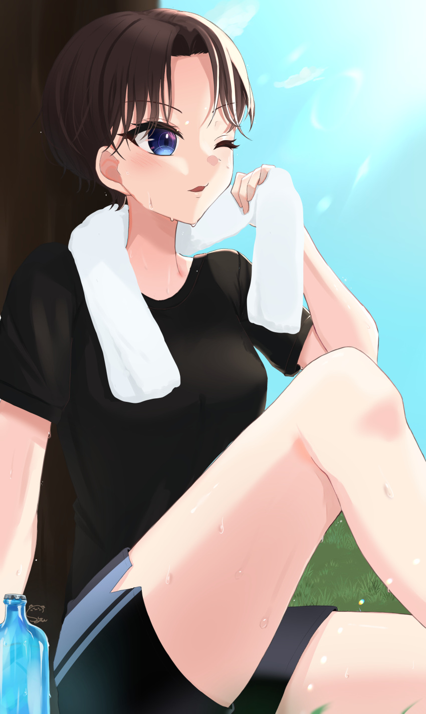 1girl absurdres black_shirt blue_eyes blue_sky bottle brown_hair check_commentary commentary commentary_request day exercise eyelashes highres holding holding_towel leg_up looking_afar one_eye_closed original outdoors parted_lips resting saayu_sirayuki shirt short_hair shorts sitting sky sunlight sweat t-shirt towel towel_around_neck