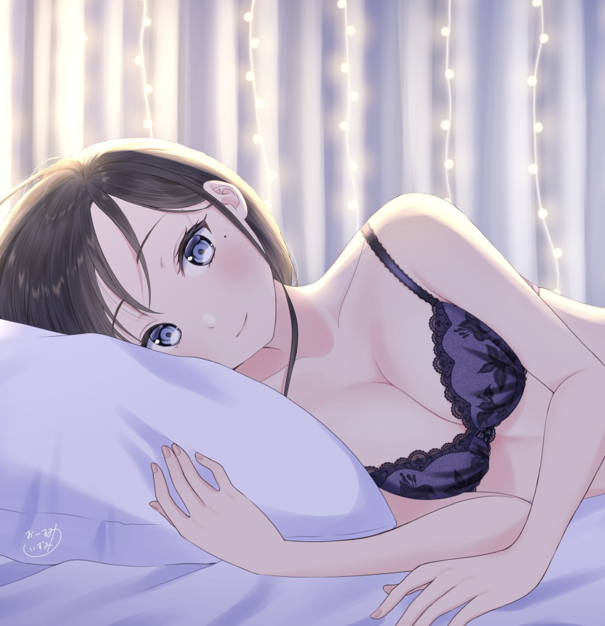 1girl artist_name bed bedroom black_hair blue_bra blue_eyes bra breasts commentary curtains highres indoors lace-trimmed_bra lace_trim looking_at_viewer lying medium_breasts mole mole_under_eye on_bed on_side original osumi_izumi pillow print_bra short_hair signature solo string_lights underwear underwear_only