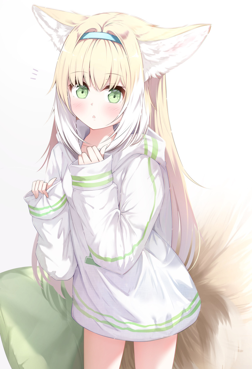 1girl absurdres alternate_costume animal_ears arknights blonde_hair blue_hairband blush chromatic_aberration commentary cowboy_shot emimeku fox_ears fox_girl fox_tail green_eyes hair_intakes hairband highres hood hood_down hoodie kitsune kyuubi long_hair long_sleeves looking_at_viewer multicolored_hair multiple_tails notice_lines parted_lips simple_background sleeves_past_wrists solo suzuran_(arknights) tail two-tone_hair white_background white_hair white_hoodie