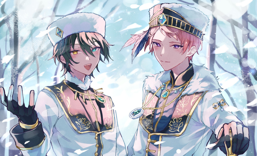 2boys aqua_eyes black_gloves closed_mouth commentary_request ensemble_stars! fingerless_gloves fur_trim gloves green_hair hair_between_eyes hat heterochromia highres itsuki_shu jewelry kagehira_mika long_sleeves looking_at_viewer male_focus multiple_boys necklace official_alternate_costume open_mouth pink_hair purple_eyes short_hair snowing teeth upper_body upper_teeth_only valkyrie_(ensemble_stars!) wednesday_108 yellow_eyes