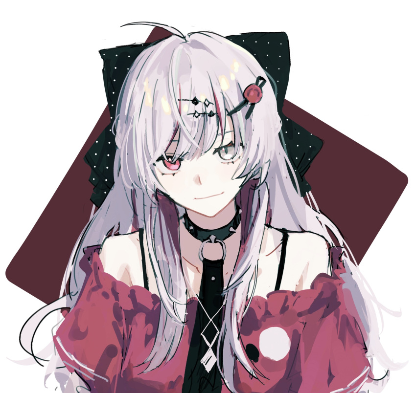 1girl absurdres ahoge bare_shoulders black_bow bow choker chuanzhoujikou fingerless_gloves gloves grey_eyes grey_hair hair_bow hair_ornament hairclip heterochromia highres ishigami_nozomi long_hair multicolored_hair necktie nijisanji off_shoulder pink_eyes red_shirt shirt solo spiked_choker spikes upper_body virtual_youtuber