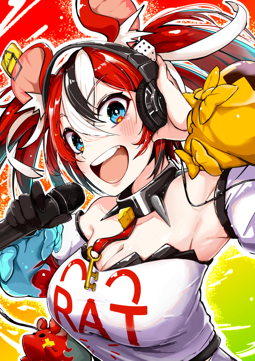 1girl absurdres animal_ear_fluff animal_ears black_choker black_gloves black_hair blue_eyes blue_sleeves blush breasts choker cleavage detached_sleeves dice_hair_ornament gloves hair_ornament hakos_baelz hakos_baelz_(1st_costume) headphones highres holding holding_microphone hololive hololive_english long_hair looking_at_viewer medium_breasts microphone mouse_ears mouse_girl mr._squeaks_(hakos_baelz) multicolored_hair open_mouth red_hair shirt single_glove sleeveless sleeveless_shirt smile spiked_choker spikes strapless streaked_hair teeth twintails upper_teeth_only virtual_youtuber white_hair white_shirt yatoifumi yellow_sleeves