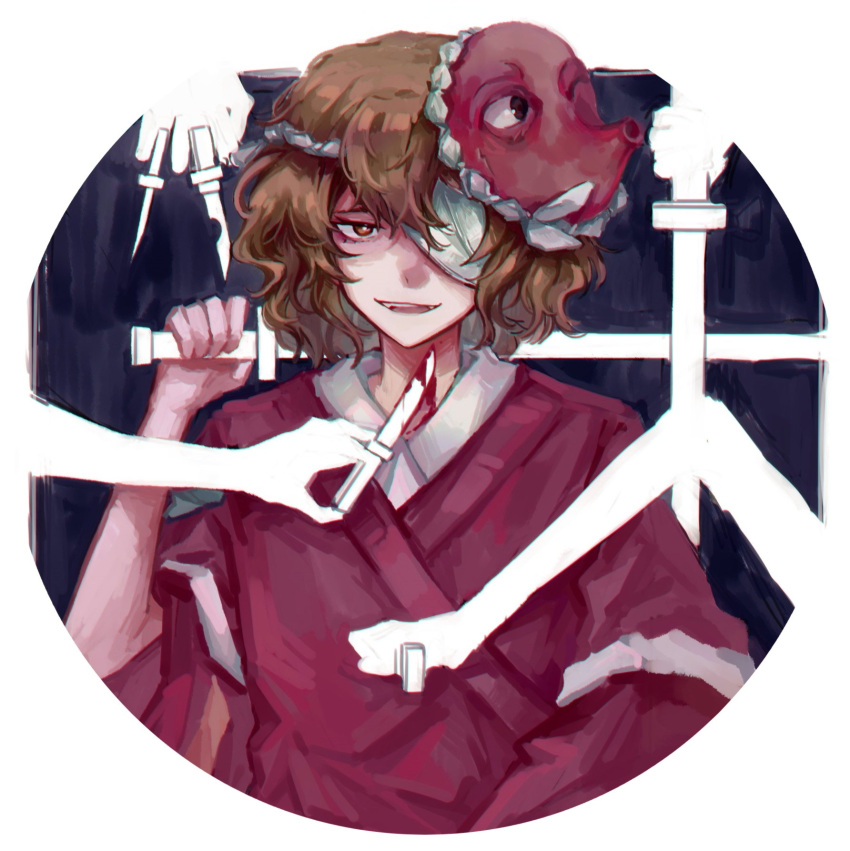 1other ametsukana_yago androgynous badai bandage_over_one_eye black_background blade_to_throat blood blood_on_knife border brown_hair circle_cutout commentary_request highres holding holding_sword holding_weapon japanese_clothes kimono knife len'en long_sleeves looking_at_viewer mask mask_on_head one-eyed open_mouth over_shoulder red_eyes red_kimono red_mask short_hair smile stab sword teeth upper_body upper_teeth_only weapon weapon_over_shoulder white_border white_trim wide_sleeves