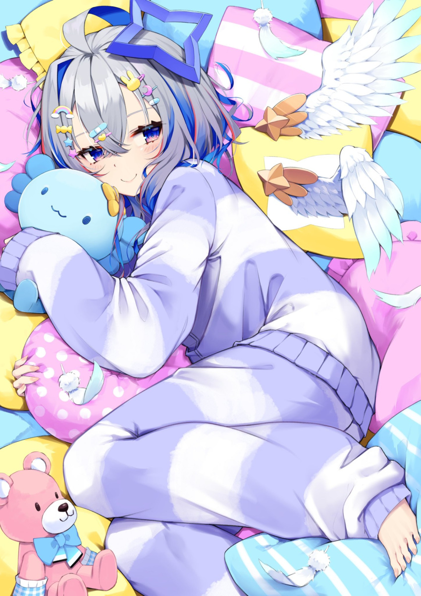 1girl :3 amane_kanata angel angel_wings axolotl barefoot blue_eyes blue_hair blush bob_cut closed_mouth colored_inner_hair commentary curled_up detached_wings eyelashes feathered_wings feathers foot_out_of_frame from_above gradient_eyes gradient_wings grey_hair hair_between_eyes hair_ornament hairclip halo highres hololive hototogisu_(hot_to_gis) hugging_object long_sleeves looking_at_viewer looking_up loose_hair_strand lying mini_wings multicolored_eyes multicolored_hair multicolored_wings narrowed_eyes on_bed on_side oversized_clothes pajamas pillow pink_hair purple_eyes purple_pajamas short_hair single_hair_intake sleeves_past_wrists smile solo star_halo striped striped_pajamas stuffed_animal stuffed_toy teddy_bear two-tone_pajamas virtual_youtuber white_feathers white_pajamas wings