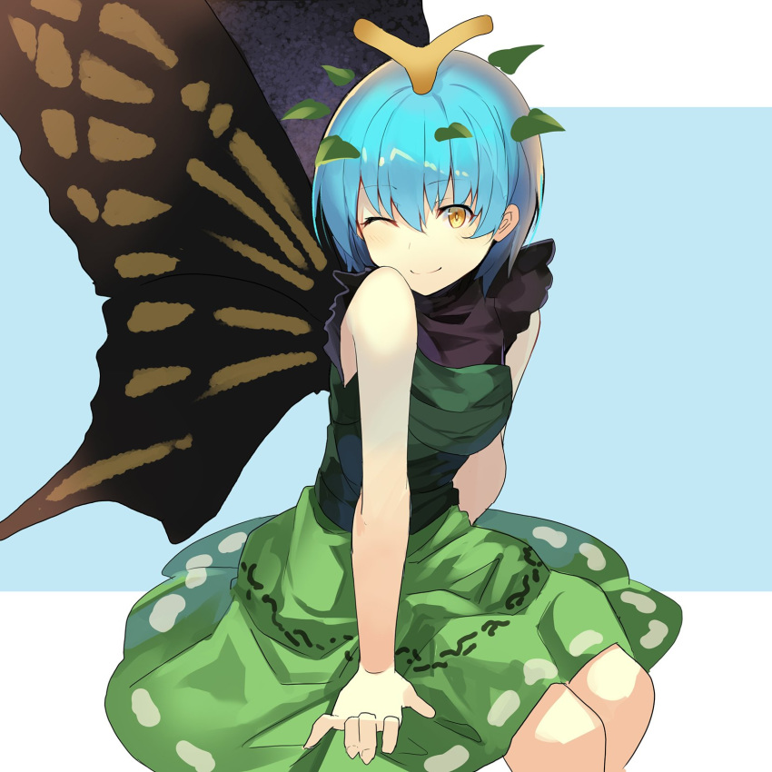 1girl ;) antennae arm_support bangs bare_arms bare_shoulders blue_background blue_hair blush butterfly_wings commentary_request dress eternity_larva eyebrows_visible_through_hair feet_out_of_frame green_dress hair_between_eyes highres invisible_chair leaf looking_at_viewer older one_eye_closed rin_falcon short_hair sitting sleeveless sleeveless_dress smile solo touhou two-tone_background white_background wings yellow_eyes