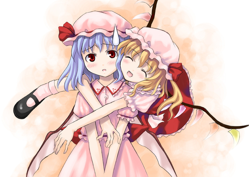 flandre_scarlet hug kagura_mizuki multiple_girls remilia_scarlet siblings sisters touhou wings