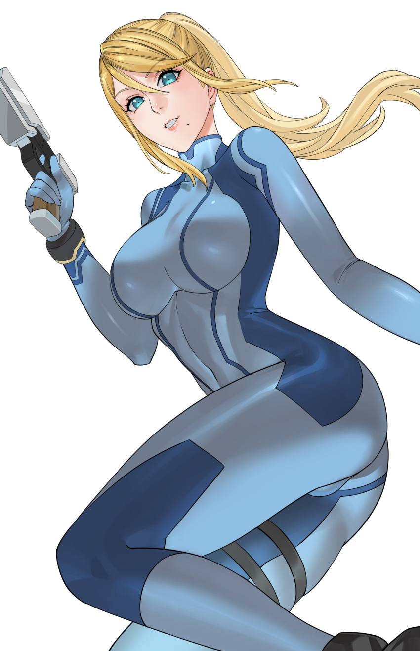 1girl blonde_hair blue_bodysuit blue_eyes bodysuit bracelet breasts commentary feet_out_of_frame floating_hair gun hair_between_eyes hand_up handgun high_collar high_ponytail highres holding holding_gun holding_weapon jewelry large_breasts long_hair looking_at_viewer metroid mole mole_under_mouth parted_lips samus_aran solo uukkaa weapon white_background zero_suit