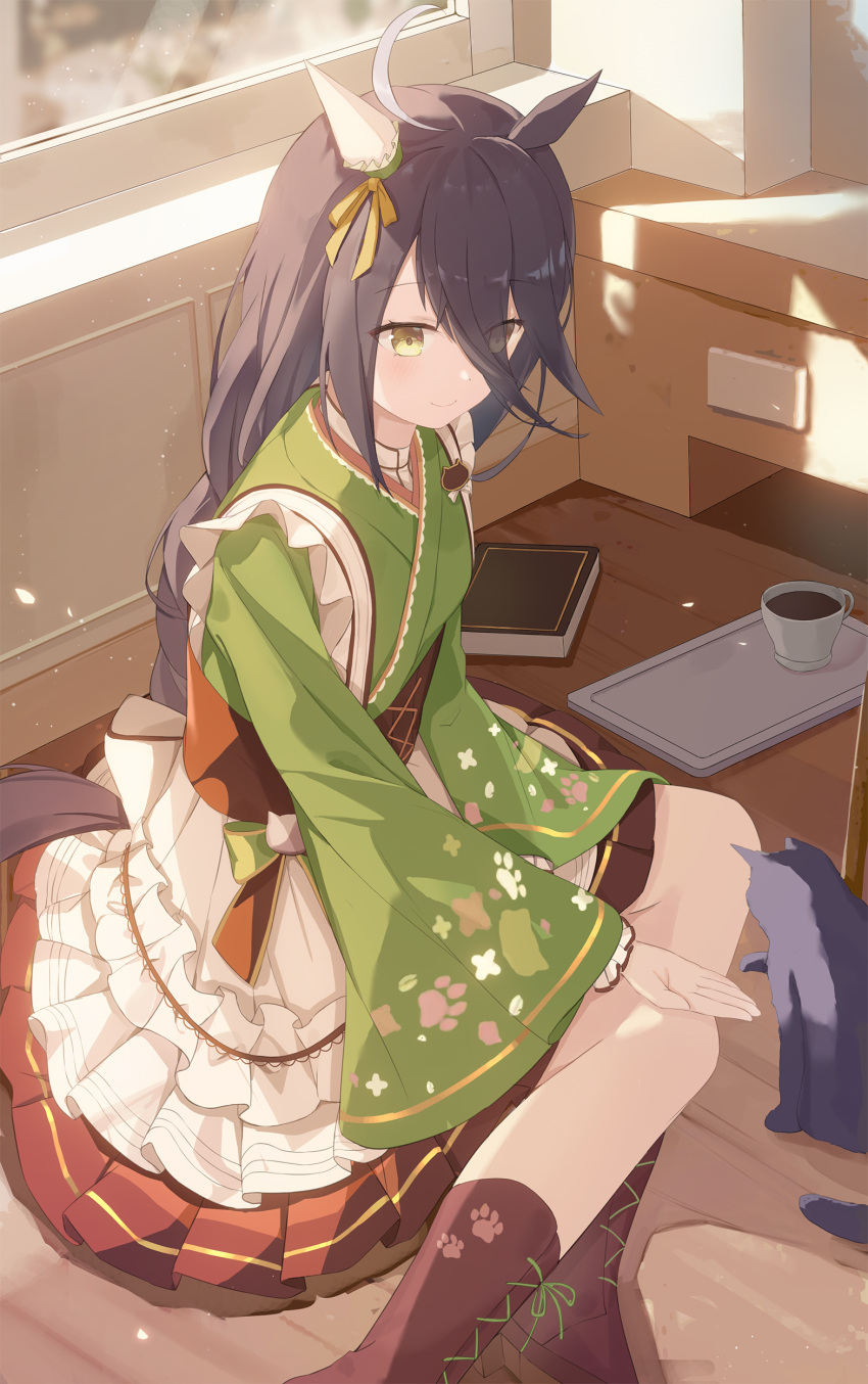 1girl absurdres ahoge animal_ears black_hair cat ear_covers frills green_kimono hair_between_eyes highres horse_ears horse_girl horse_tail japanese_clothes kimono long_bangs long_hair long_sleeves looking_at_viewer maid manhattan_cafe_(umamusume) manhattan_cafe_(verdant_night)_(umamusume) official_alternate_costume official_alternate_hairstyle serika single_ear_cover sitting smile solo tail umamusume wa_maid yellow_eyes yokozuwari