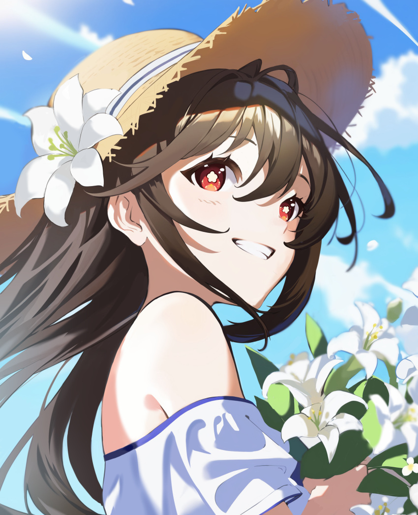 1girl bouquet brown_hair brown_hat day floating_hair flower from_side genshin_impact grin hat hat_flower hat_ribbon highres holding holding_bouquet hu_tao_(genshin_impact) long_hair off-shoulder_shirt off_shoulder outdoors red_eyes ribbon shirt short_sleeves smile solo straw_hat sun_hat symbol-shaped_pupils upper_body white_flower white_ribbon white_shirt wusuobushiheidongsang