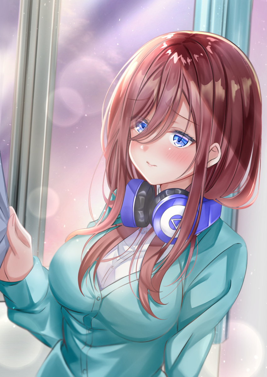 1girl absurdres blue_cardigan blue_eyes blush breasts brown_hair cardigan closed_mouth curtains go-toubun_no_hanayome hanakuma_mano headphones headphones_around_neck highres indoors large_breasts long_hair long_hair_between_eyes long_sleeves looking_ahead nakano_miku night night_sky school_uniform shirt sky solo upper_body white_shirt window