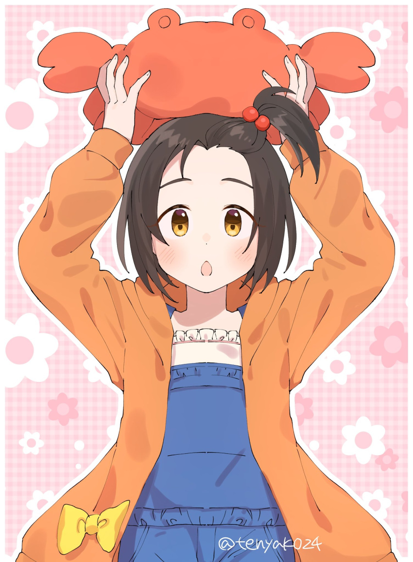 1girl arms_up black_hair blush bow hair_bobbles hair_ornament highres holding holding_stuffed_toy idolmaster idolmaster_cinderella_girls jacket long_sleeves looking_at_viewer one_side_up open_clothes open_jacket open_mouth orange_eyes orange_jacket outline simple_background solo stuffed_animal stuffed_crab stuffed_toy tenyako_(mirasato24) twitter_username white_outline yanase_miyuki yellow_bow