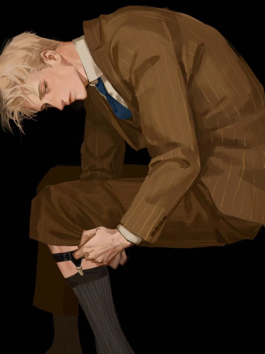 1boy blonde_hair blue_necktie brown_eyes brown_suit dong_er_felt grey_socks highres jujutsu_kaisen legwear_garter long_sleeves looking_at_viewer male_focus nanami_kento necktie pants pinstripe_jacket pinstripe_pants pinstripe_pattern pinstripe_suit short_hair socks solo suit