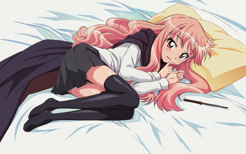 bed blush fujii_masahiro long_hair long_legs louise_francoise_le_blanc_de_la_valliere lying pink_eyes pink_hair skirt solo thighhighs zero_no_tsukaima zettai_ryouiki