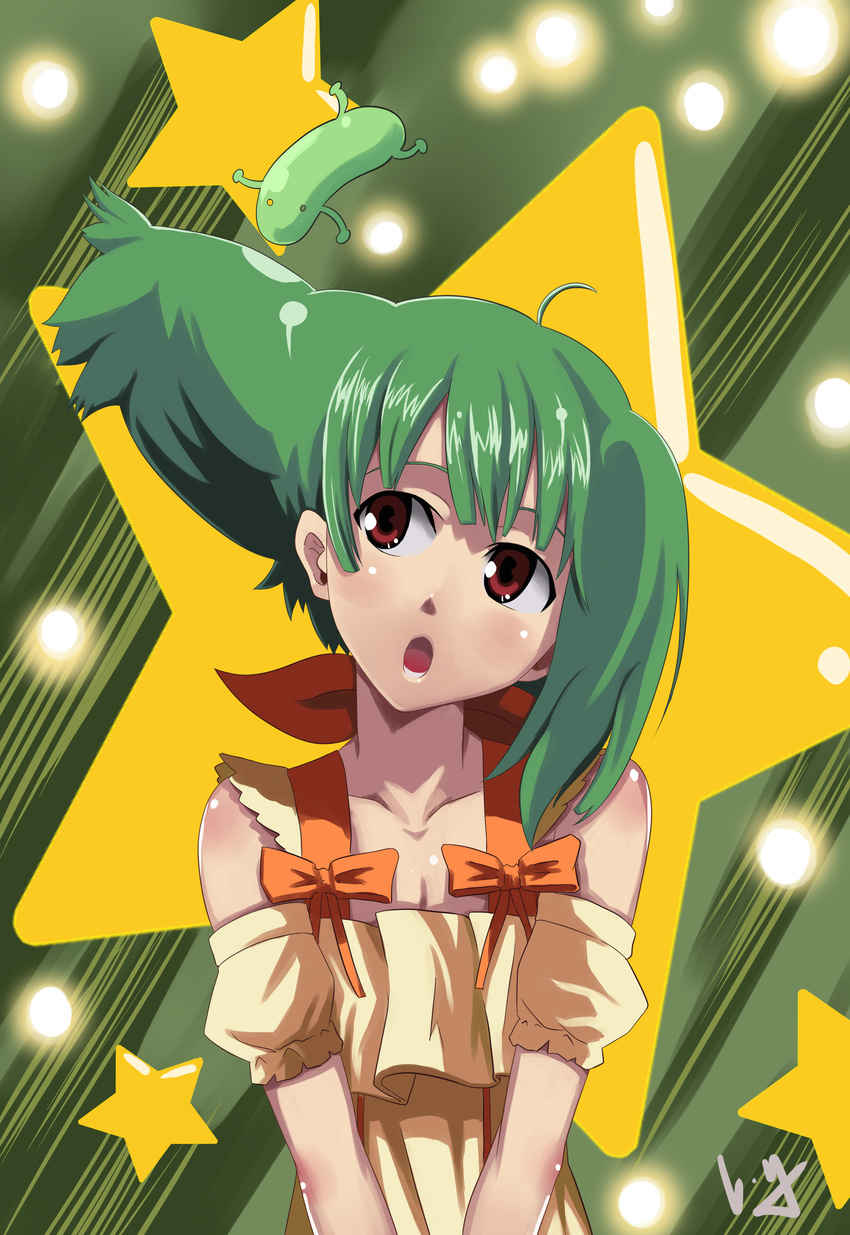 :o absurdres ahoge bangs blush detached_sleeves flat_chest floating_hair green_background green_hair hair_ribbon highres macross macross_frontier nanaya_(daaijianglin) orange_ribbon ranka_lee red_eyes ribbon short_hair sideways_glance solo star themed_object upper_body v_arms wallet