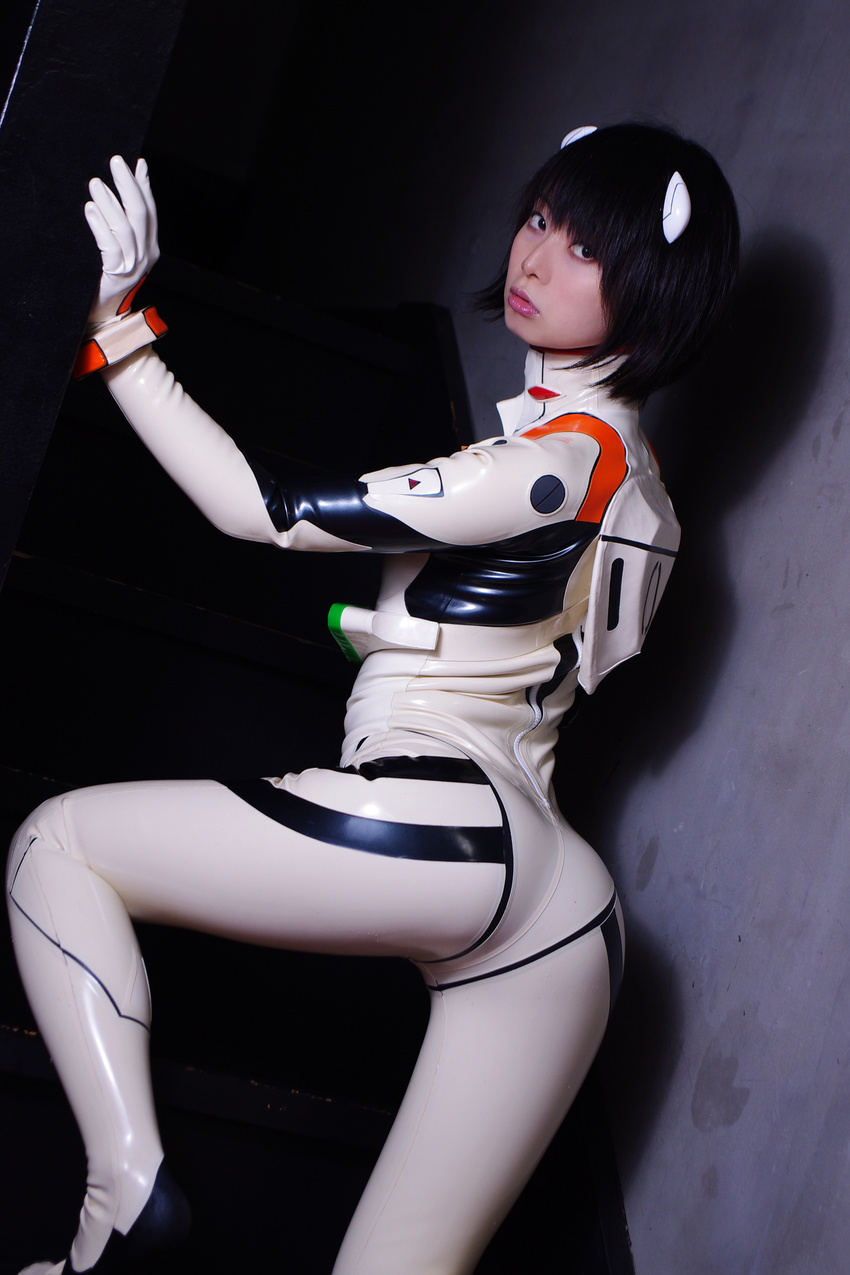 absurdres ass ayanami_rei bodysuit brown_hair cosplay highres latex latex_suit looking_back neon_genesis_evangelion photo plugsuit real stairs ushijima ushijima_iiniku