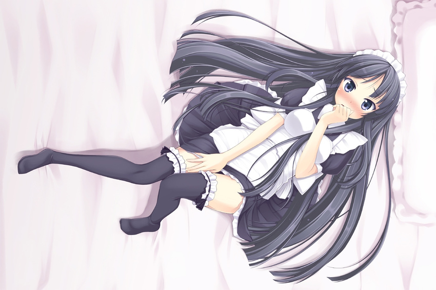 akiyama_mio bed black_hair blush k-on! maid nullken thighhighs