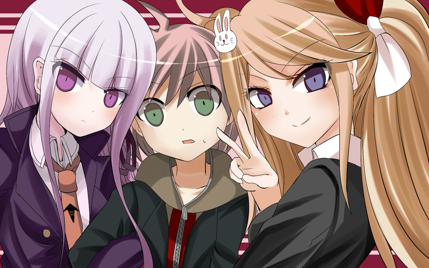 2girls bad_id bad_pixiv_id blue_eyes blush bow brown_hair danganronpa danganronpa_1 enoshima_junko freckles green_eyes hair_bow hair_ornament highres ikusaba_mukuro jontake kirigiri_kyouko multiple_girls naegi_makoto purple_eyes purple_hair v wallpaper