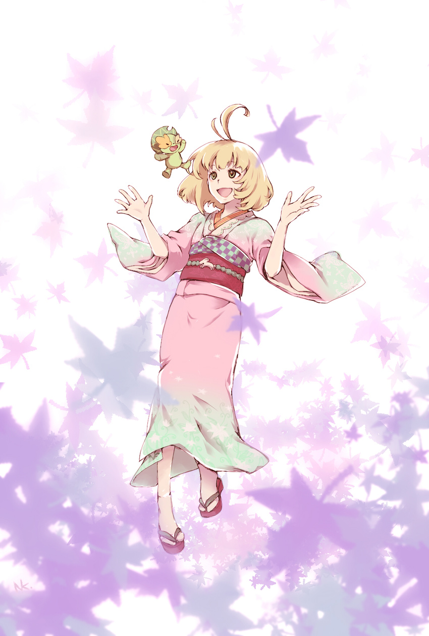 ahoge ao_no_exorcist arms_up bad_id bad_pixiv_id blonde_hair green_eyes highres japanese_clothes kimono leaf moriyama_shiemi natsukichi nii_(ao_no_exorcist) open_mouth sandals short_hair smile solo tabi throwing
