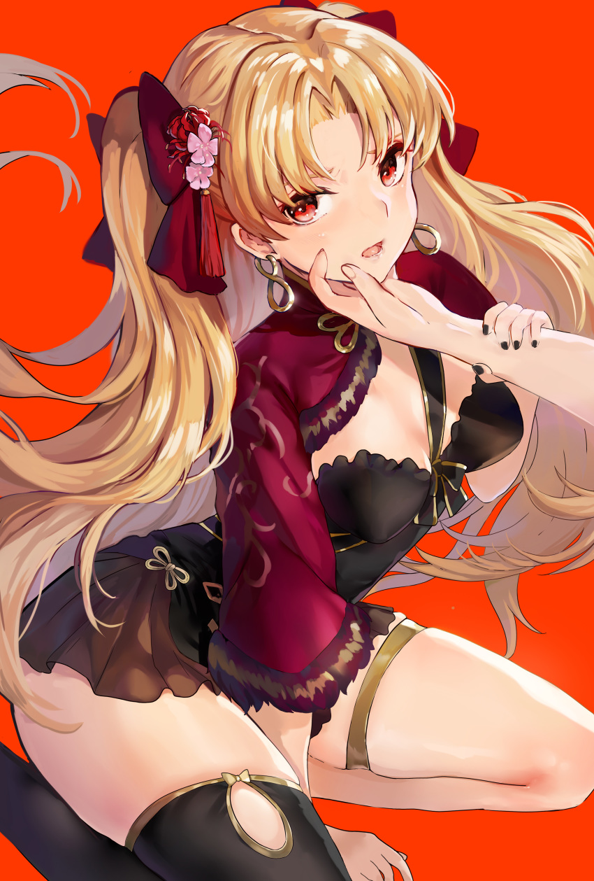 1girl absurdres arm_between_legs arm_support asymmetrical_legwear bangs between_breasts black_legwear blonde_hair bow breasts chin_grab detached_collar earrings ereshkigal_(fate/grand_order) fate/grand_order fate_(series) highres hoop_earrings jewelry long_hair looking_at_viewer medium_breasts microskirt open_mouth parted_bangs purple_bow red_background red_eyes shrug_(clothing) single_thighhigh sitting skindentation skirt solo_focus thigh_strap thighhighs two_side_up very_long_hair wumumu