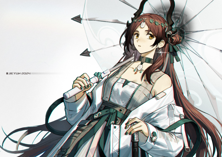 1girl absurdres arknights bare_shoulders brown_hair choker commentary_request cowboy_shot earrings five-fall hair_ornament highres holding holding_umbrella horns jacket jewelry jieyun_(arknights) long_hair long_sleeves looking_at_viewer necklace off_shoulder ribbon standing strapless tube_top umbrella white_jacket yellow_eyes