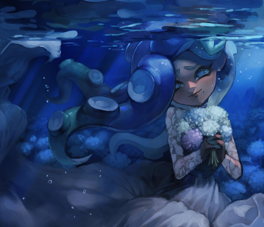 1girl bouquet cephalopod_eyes commentary dark-skinned_female dark_skin dress highres holding holding_bouquet long_dress long_hair looking_at_viewer marina_(splatoon) mole mole_under_mouth sizu smile solo splatoon_(series) tentacle_hair underwater wedding_dress